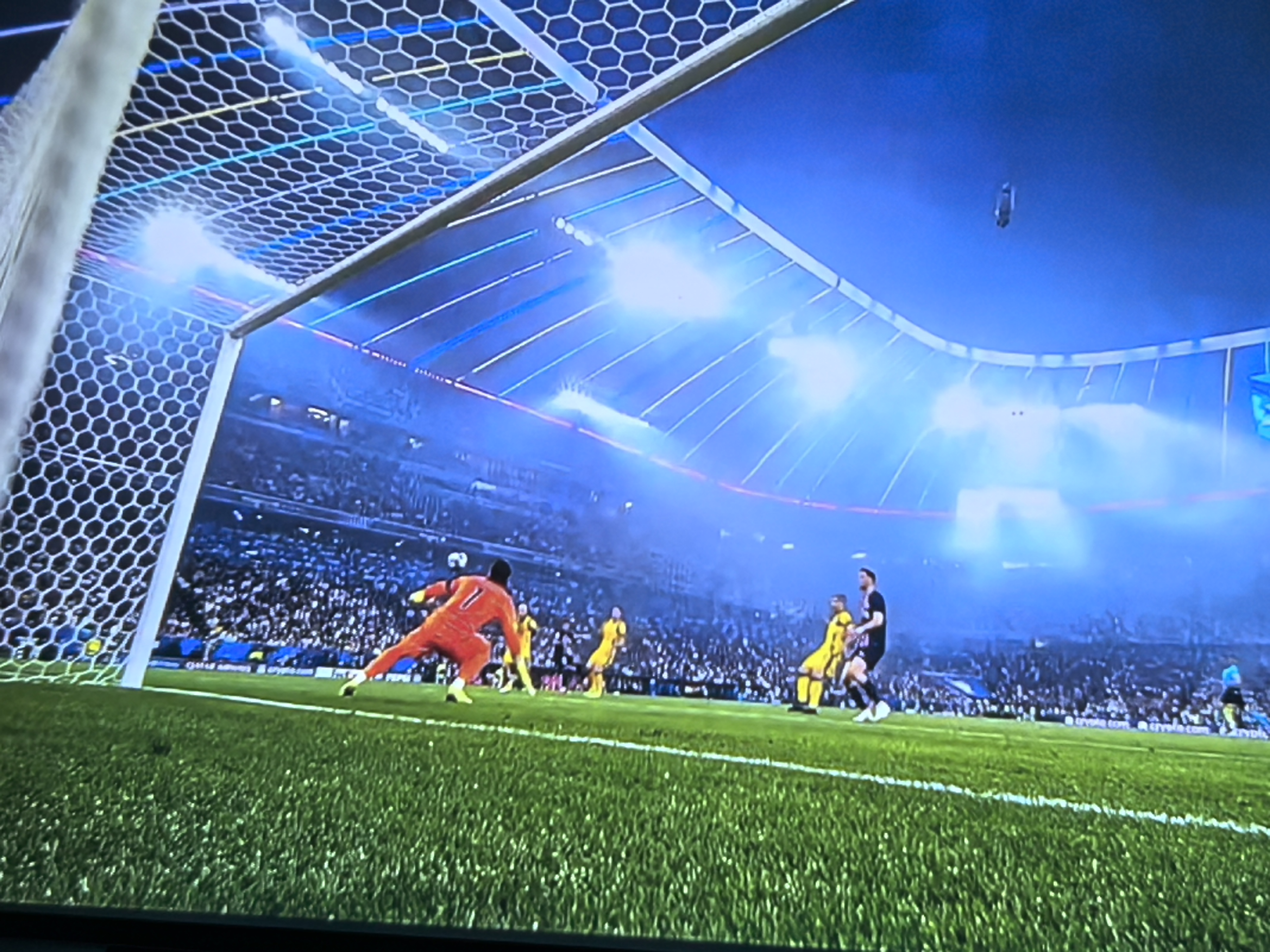 关于冲刺阶段德甲传出新动向；巴黎圣日耳曼手感冰凉；管理层表态——引发热议；高层口径保持一致的信息-爱游戏在线